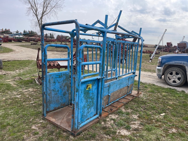 Hay/Forage/Livestock  Frey Cattle Squeeze Chute Photo